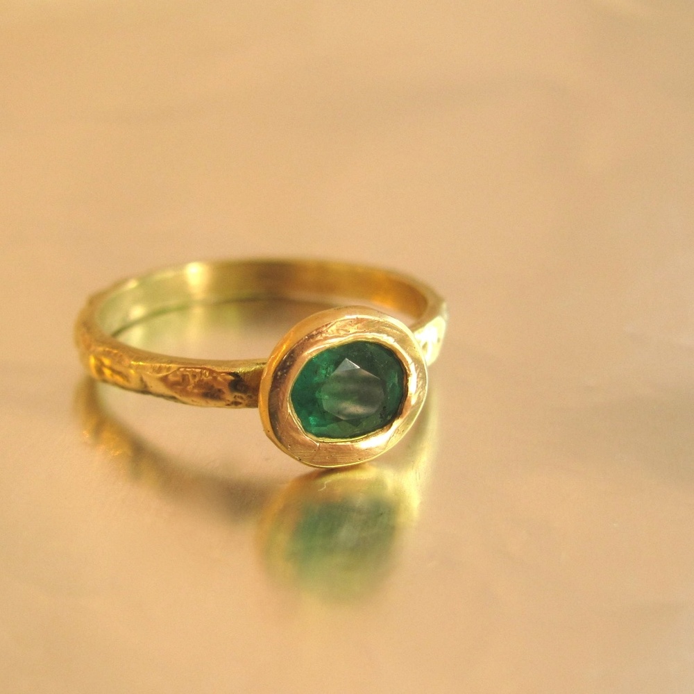 Emerald ring. Gold Emerald ring. - Picture 4 of 8